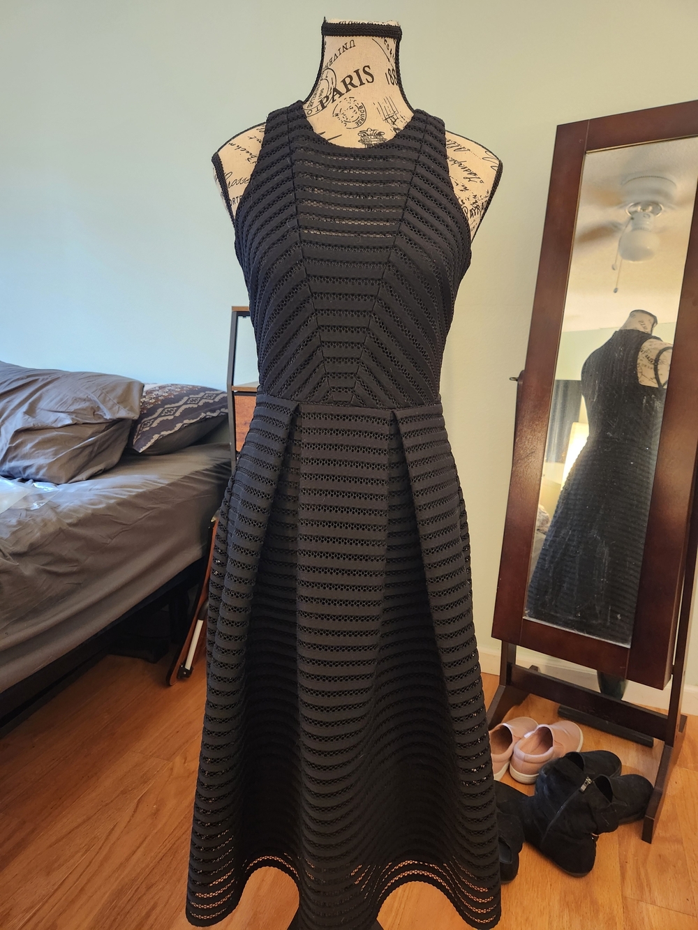 Badgley Mischka Black Sleeveless Midi Dress with Textured Eyelet